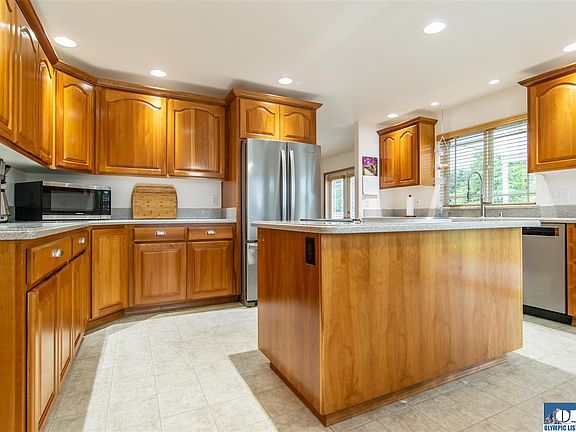 5th image of 12 Kates Ct