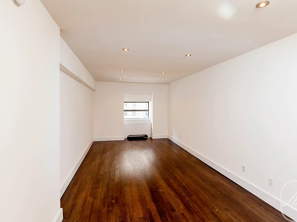 27 W 16th St #2E