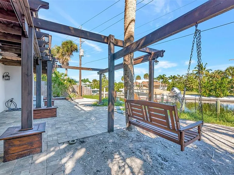 681 Avenida De Mayo — Photo 30