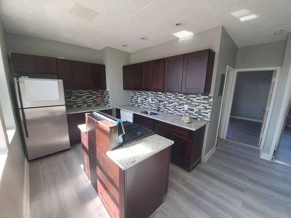 1st image of 213 Bloomfield Ave APT 4