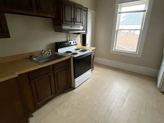 4th image of 917 Stewart Ave SE #2
