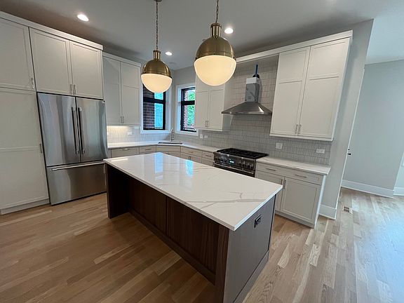3rd image of 1757 W Le Moyne St #1W