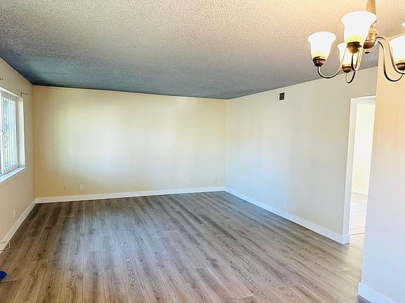 2nd image of 1 La Pera Ct