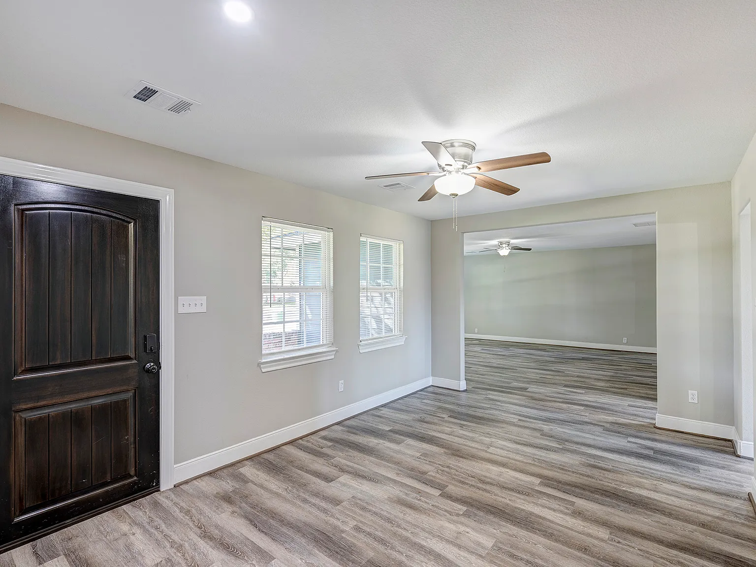 3 bed, 2.0 bath, 1663 sqft, $2,200 — Photo 3