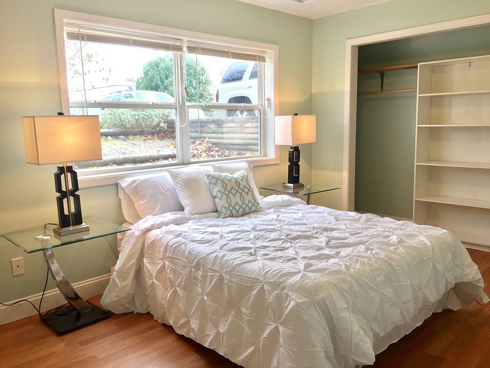 WOW! UPDATED, MOVE IN READY 