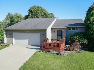 1006 Lake Fork Rd, Bloomington, IL 61704