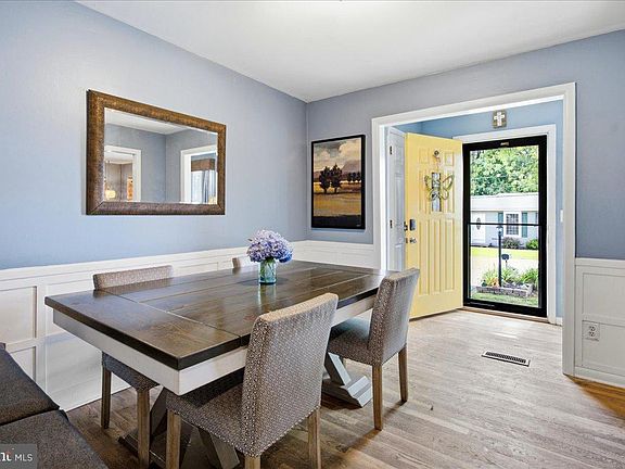 3rd image of 2117 Louisa Ave