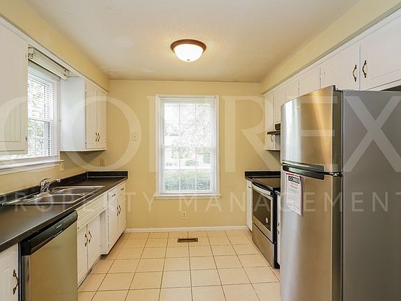 4th image of 738 Acorn Dr