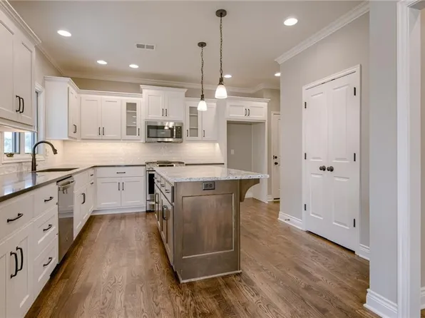 11416 S Millridge St, Olathe, KS 66061