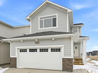 546 Traeger MANOR, Saskatoon, SK S7V 1Z3