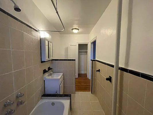 Rented by Hillel Realty Group | media 27