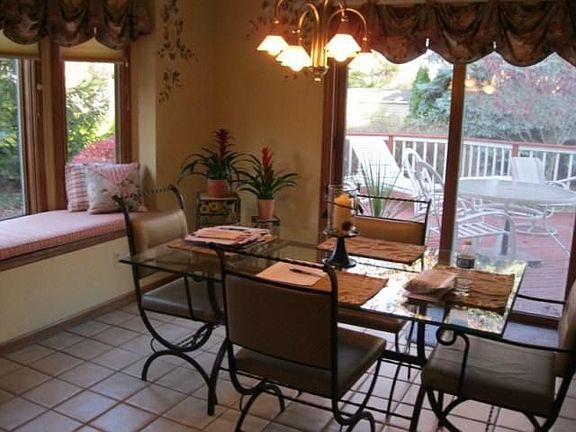 5th image of 23450 Hillview Ct