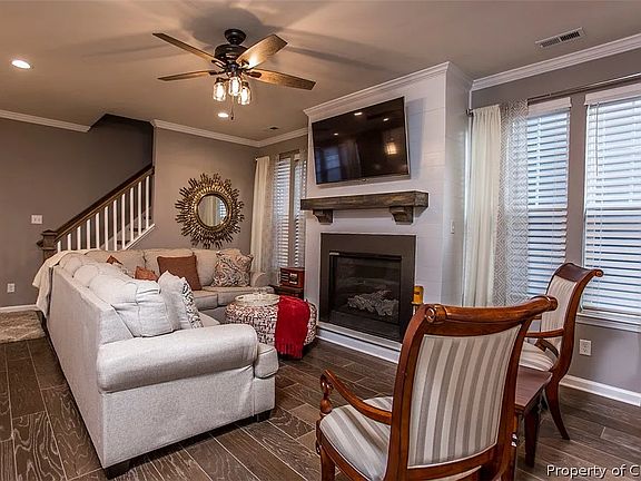 Living room (open concept)