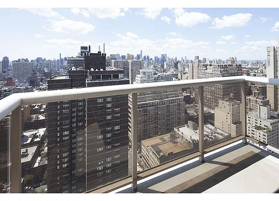 Rented by Warburg | media 12