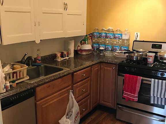 4th image of 1137 Beaconsfield Ave