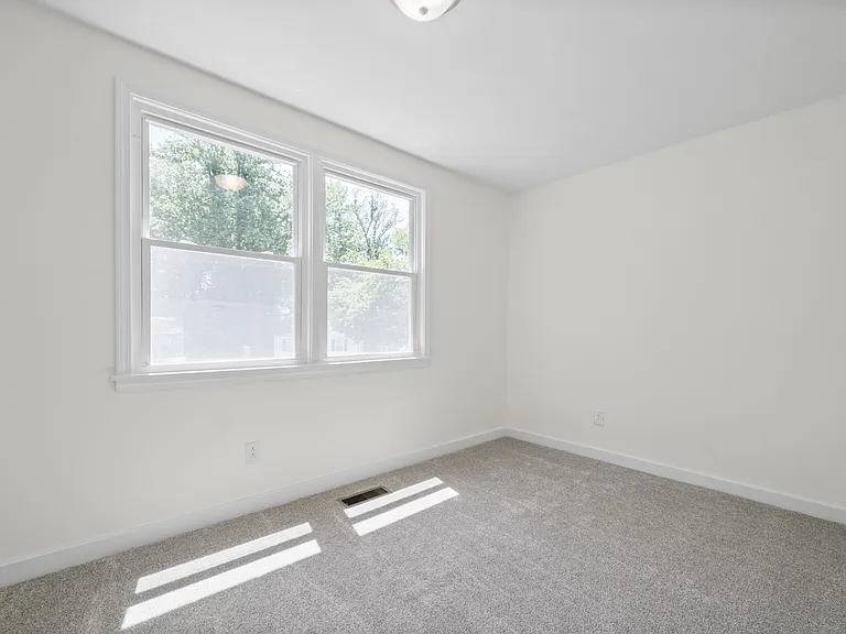19 Chestnut Dr — Photo 12