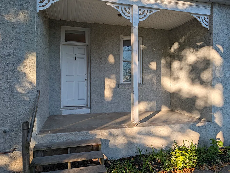418 Main St #1