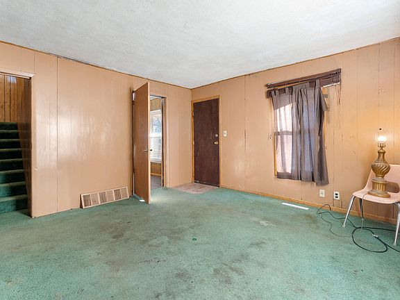5th image of 304 N Walnut St