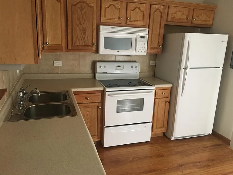 203 N Waters Edge Dr — Photo 3