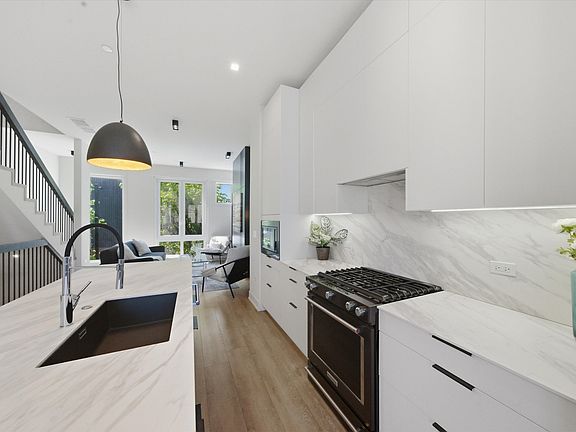4th image of 4250 W Belmont Ave #1