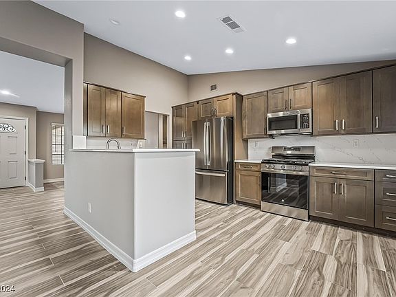 3rd image of 424 Everston Cir