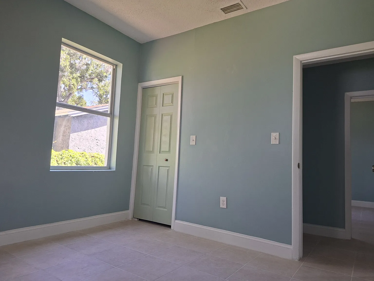 2 bed, 1000 sqft, $1,800 — Photo 2