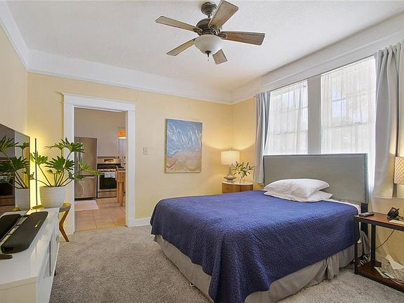 4th image of 5216-18 Hawthorne Pl