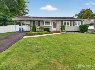 11 Brown Ct, Parlin, NJ 08859