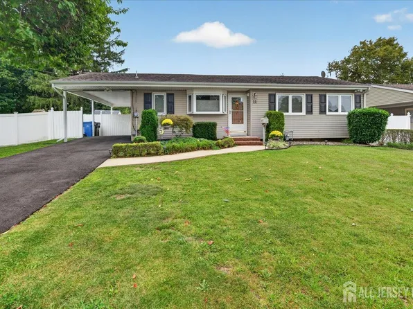 11 Brown Ct, Parlin, NJ 08859