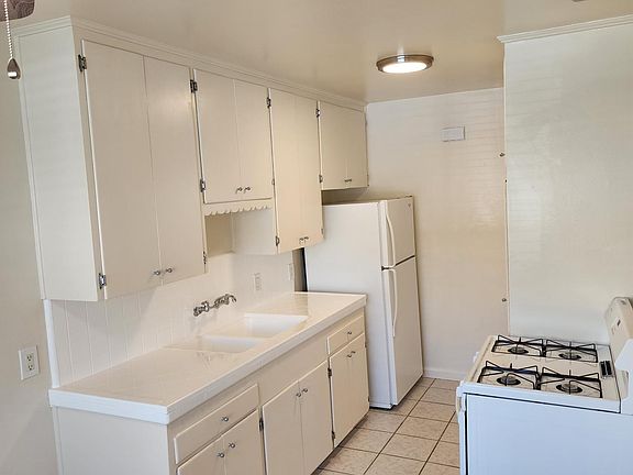 2nd image of 3159 Lincoln Ave #3159