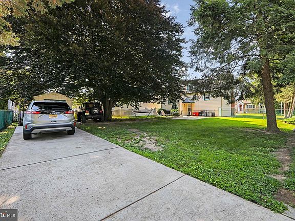 5th image of 136 Lincoln Ave