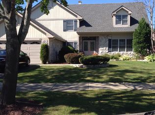 170 Montclair Rd, Vernon Hills, IL 60061