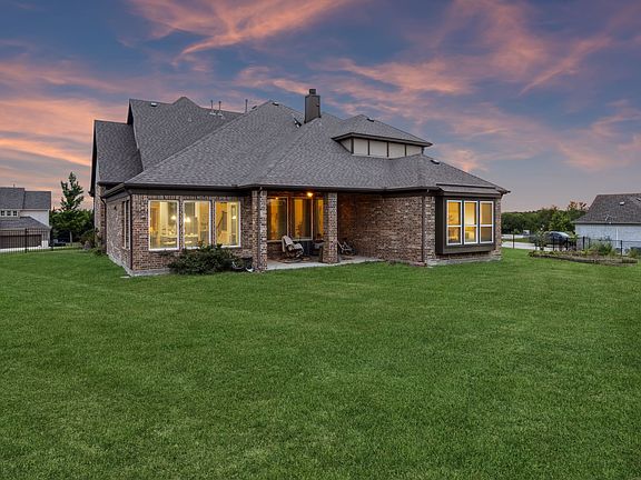 3rd image of 2610 Sunset Bay Ln