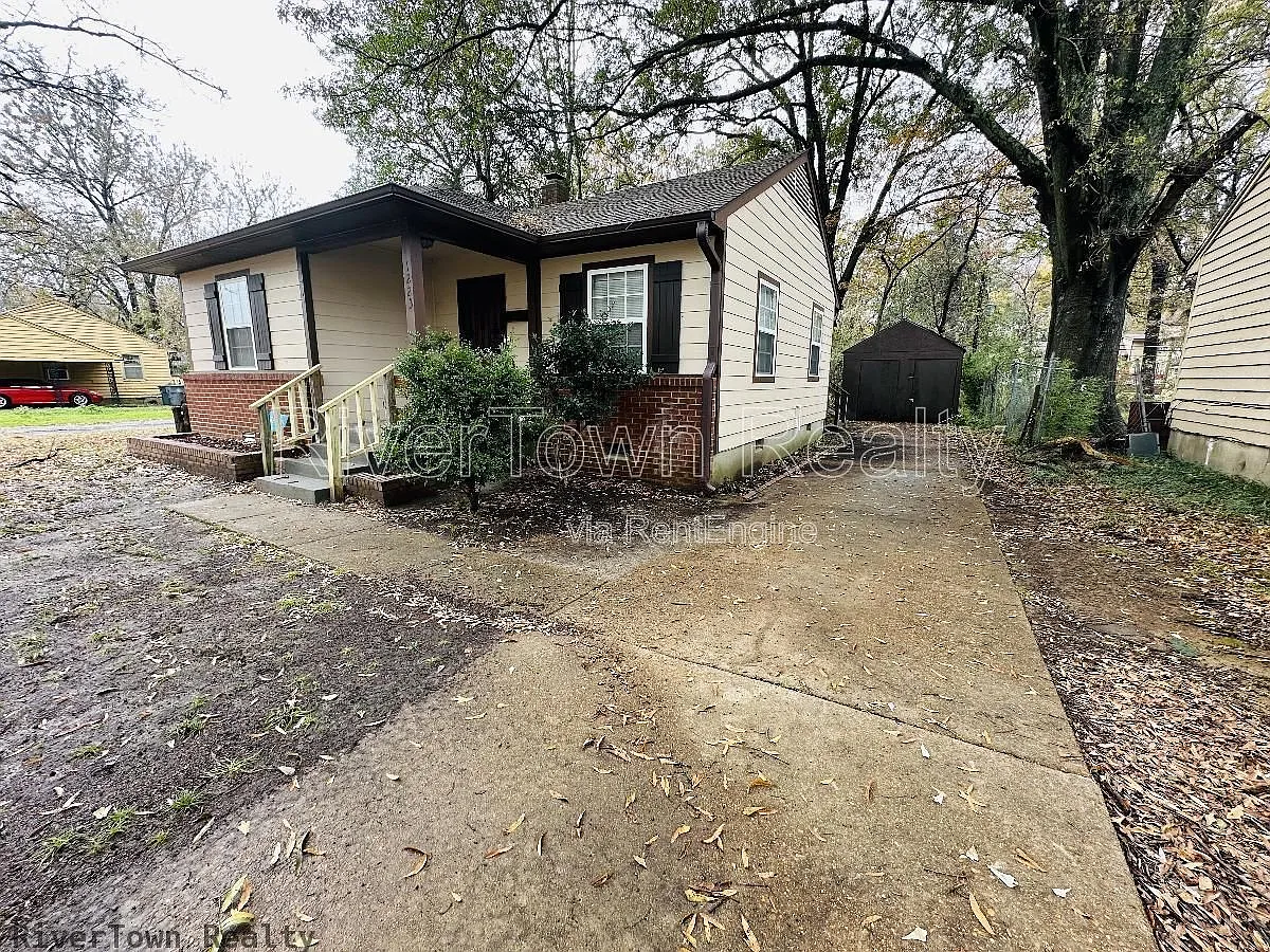 4 bed, 2.0 bath, 1352 sqft, $1,295 — Photo 2