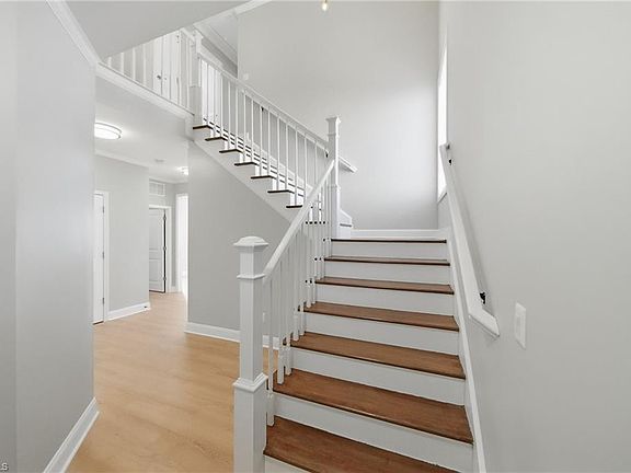 4th image of 2486 Griffith Rd