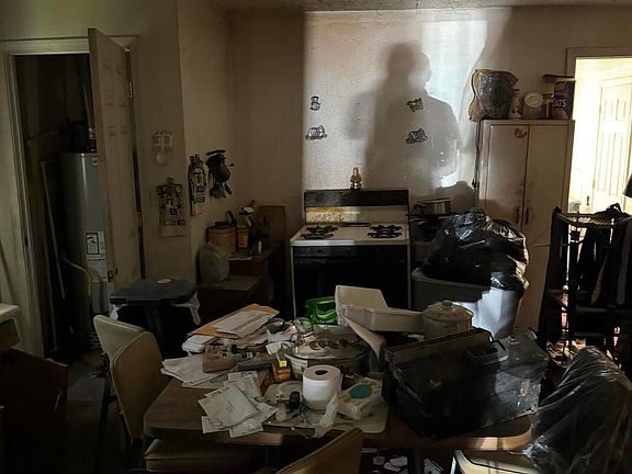 5th image of 2712 Bank St
