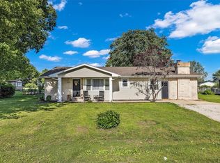 904 S Washington St, Sullivan, IL 61951