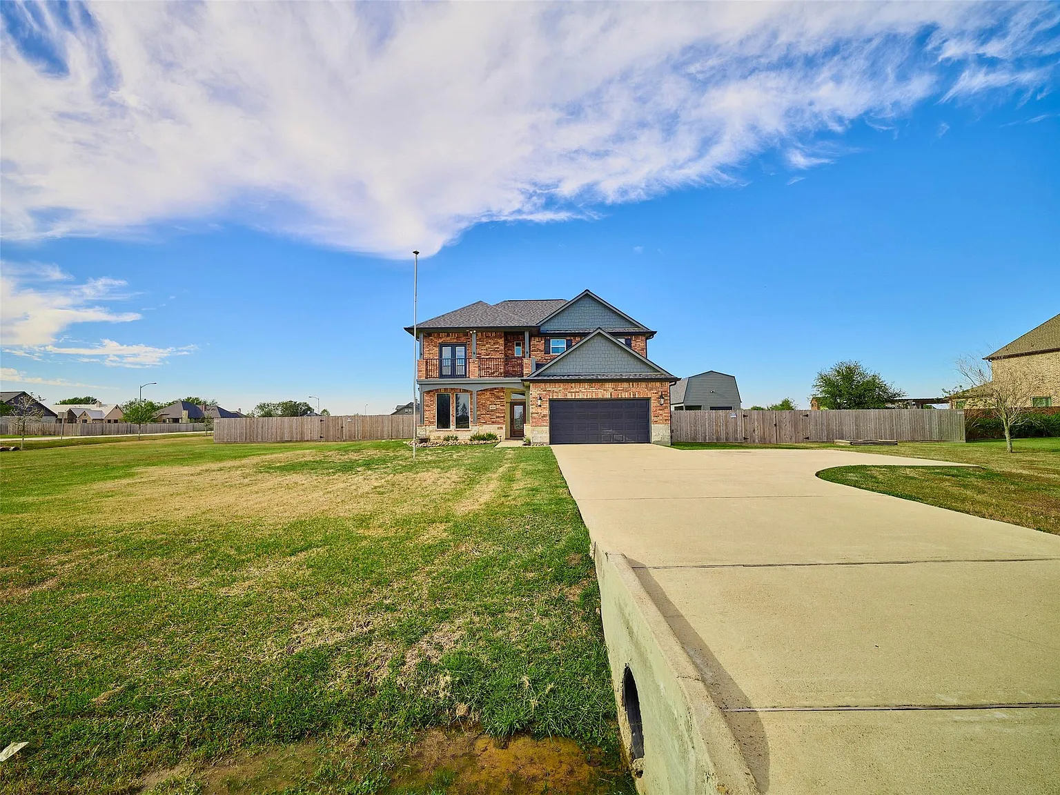 4 bed, 2.5 bath, 2970 sqft, $3,500 — Photo 2