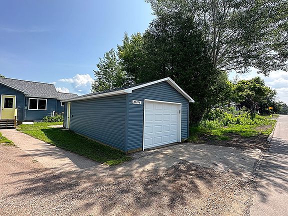 4th image of 55876 Lake Linden Ave