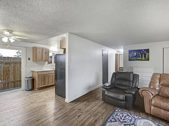 2 bed, 998 sqft, $1,900 — Photo 3