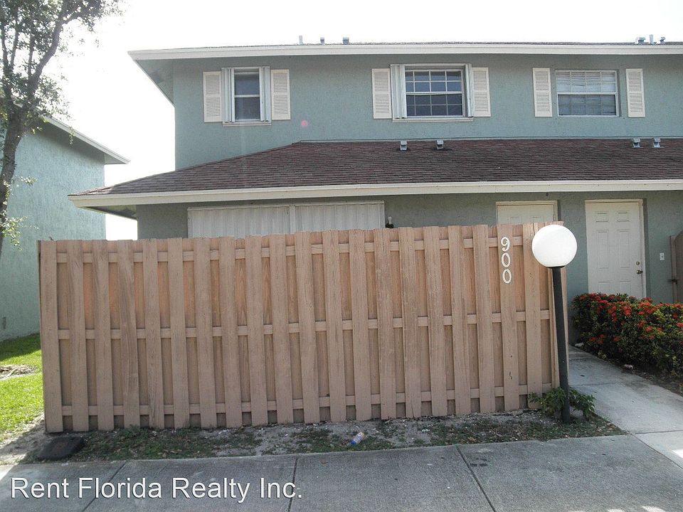 1st image of 900 Cypress Way E