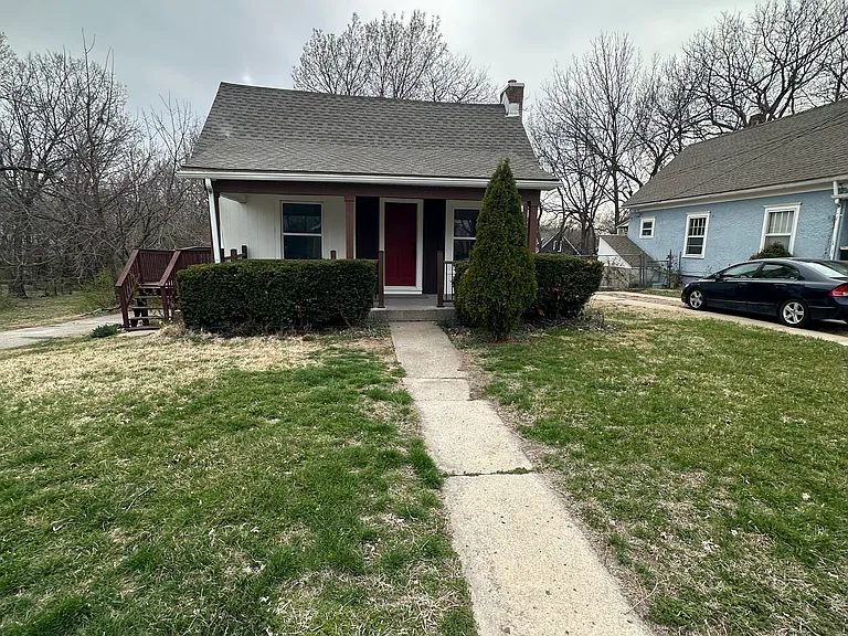 3934 Fisher St — Photo 2