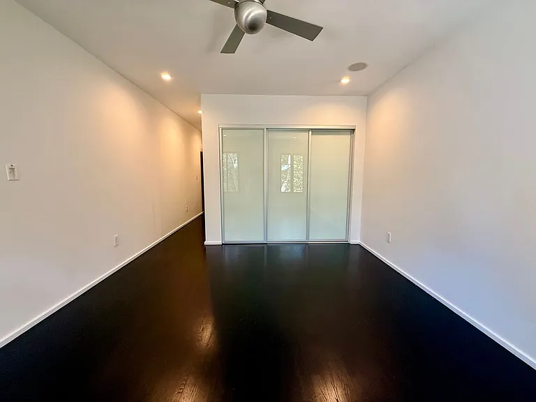 4246 Lexington Ave — Photo 26