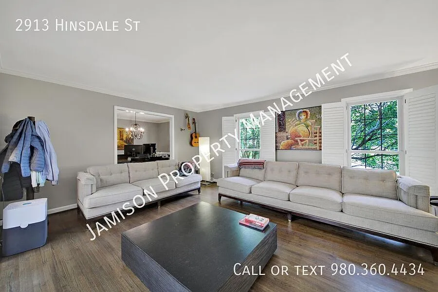 Lovely 3 Bed 2 Bath Ranch Home in South Park! — Photo 4