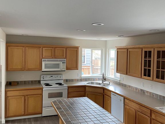5th image of 2450 Ferndale Pl NE