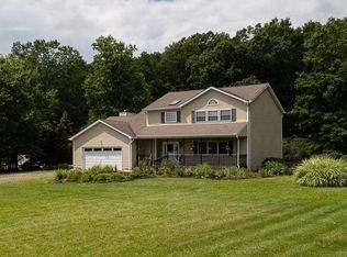 2 Laura Ln, New Hampton, NY 10958