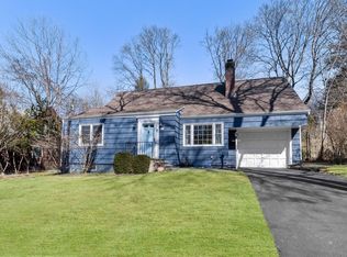 121 Walgrove Ave, Dobbs Ferry, NY 10522