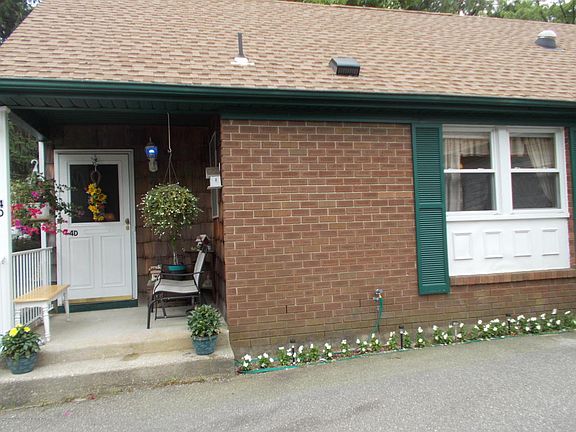 4th image of 4 Deerfield Dr #D