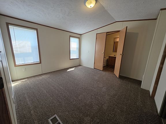 5th image of 210 Evergreen Rd #210