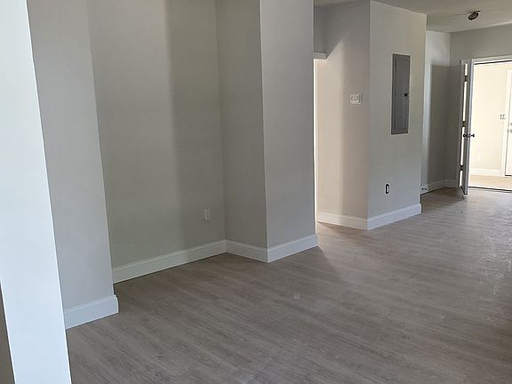 5th image of 301 N Genoa Ave